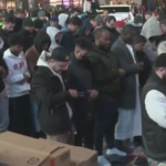 Hundreds gather in Times Square to mark beginning of Ramadan - CBS New York
